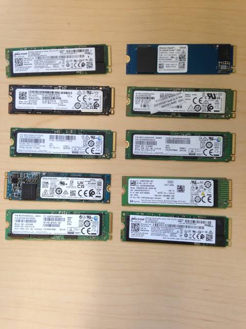 LOT OF 10: 256GB NVMe PCIe M.2 SSD Major Brands 20%-80% health